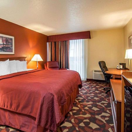 Quality Inn & Suites Kansas City I-435N Near Sports Complex Zewnętrze zdjęcie